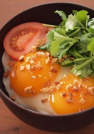 エスニックな気分の目玉焼き丼♪-レシピのメイン写真