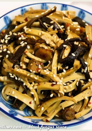 黑木耳辣炒豆干絲．柯媽媽の植物燕窩-レシピのメイン写真
