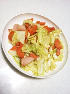 キャベツ人参魚肉ソーセージ炒め-レシピのメイン写真