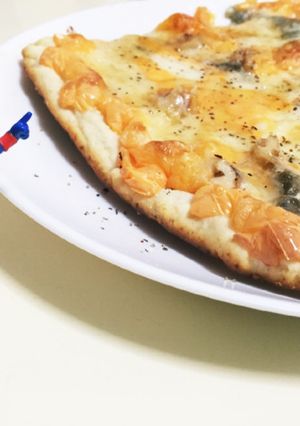 一人暮らしのご馳走簡単チーズピザ-レシピのメイン写真