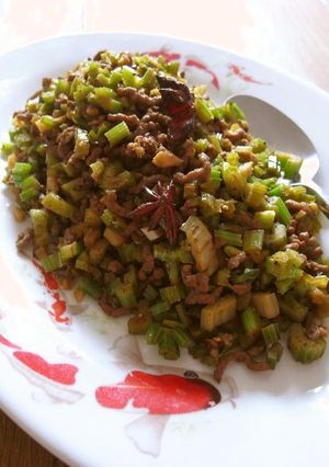 牛ひき肉とセロリのレモン香味炒め-レシピのメイン写真