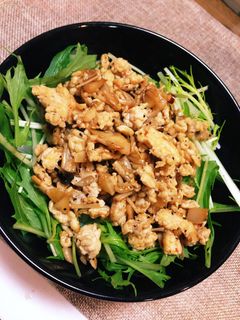 なんちゃってエスニック♪鶏のそぼろ丼-レシピのメイン写真