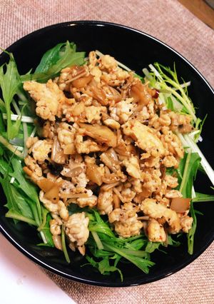 なんちゃってエスニック♪鶏のそぼろ丼-レシピのメイン写真