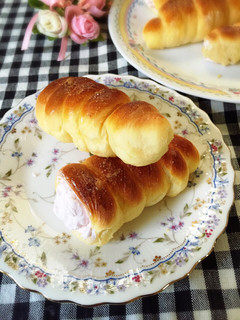 簡単!バターなし★イチゴクリームコロネ★-レシピのメイン写真