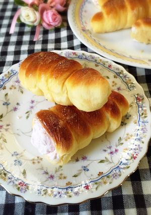 簡単！バターなし★イチゴクリームコロネ★-レシピのメイン写真