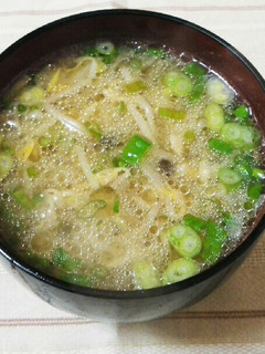 鶏しゃぶのゆで汁で♪もやしみそスープ-レシピのメイン写真