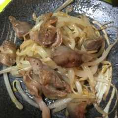 รูปของ 砂肝ともやしの生姜焼き