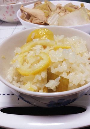 レモン煮の残ったつゆで炊き込みごはん-レシピのメイン写真