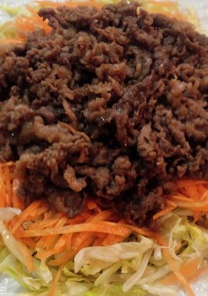 絶対ご飯が欲しくなる♪牛肉のサラダ丼-レシピのメイン写真