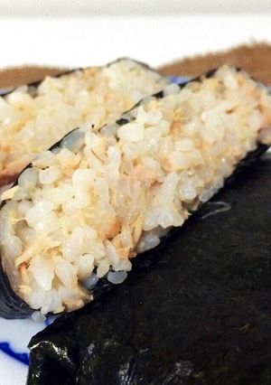 混ぜるだけ！ツナとラー油のおにぎらず☆-レシピのメイン写真