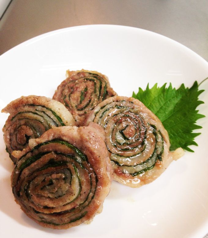 三枚肉しそ巻き 塩こしょうで簡単味付け♪ 豚バラの大葉巻きのレシピ動画・作り方 | デ