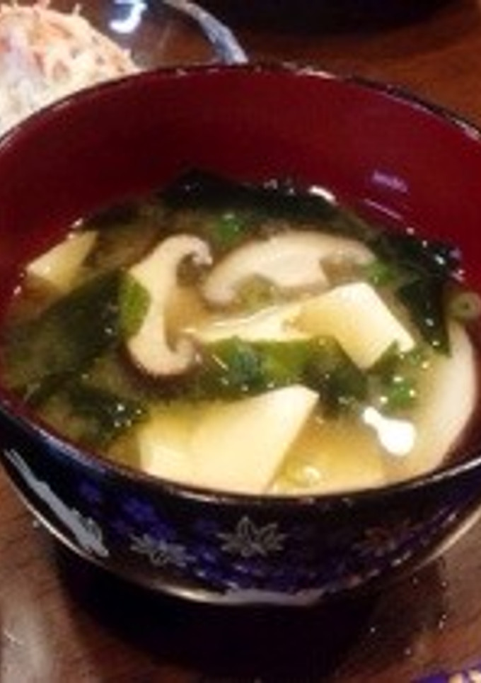 簡単♪＊椎茸とわかめと豆腐のお味噌汁＊-レシピのメイン写真