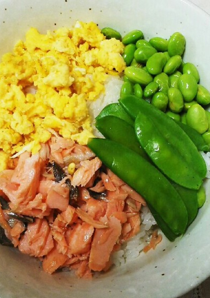 塩鮭・炒り卵・豆の三色丼-レシピのメイン写真