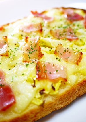 朝食ランチに♪春キャベツ新玉ねぎトースト-レシピのメイン写真