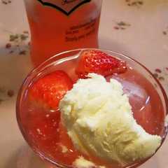 A picture of ストロベリーダイキリ～苺とバニラ添え～.
