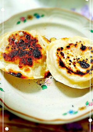 焼きトマトとチーズが美味の餃子の皮のピザ-レシピのメイン写真