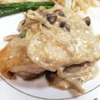 鶏もも肉のきのこクリームソースがけ