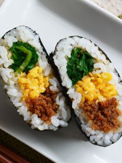 3色そぼろおにぎらず-レシピのメイン写真