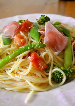 アスパラと生ハムの春色パスタ-レシピのメイン写真