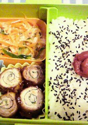 お弁当に♪豚こまロールの甘辛梅だれ焼き-レシピのメイン写真