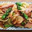 春野菜と桜海老簡単焼うどんアスパラ新玉葱