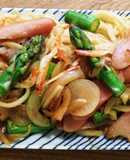 春野菜と桜海老簡単焼うどんアスパラ新玉葱