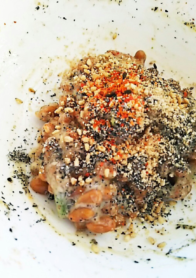黒白ごまと七味の納豆-レシピのメイン写真