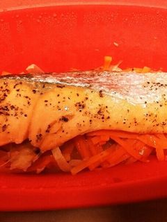 シリコンスチーマーで簡単!鮭の蒸し料理-レシピのメイン写真