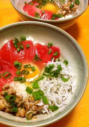 鮪、しらす干し、納豆の月見海鮮丼-レシピのメイン写真