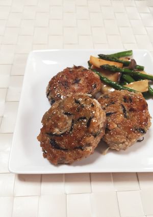 簡単！鶏ひき肉の蓮根ひじきハンバーグ-レシピのメイン写真