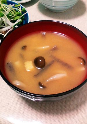 コリコリ食感！しめじと蒟蒻の味噌汁-レシピのメイン写真