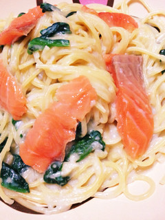 ほうれん草とサーモンのパスタ(°ㅁ°)-レシピのメイン写真
