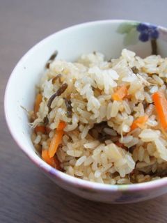 塩昆布・ツナ・にんじんの簡単おこわ-レシピのメイン写真