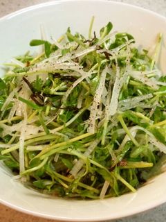 シャッキシャキ!豆苗と大根の簡単サラダ-レシピのメイン写真