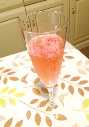 ふんわりほんのり桜のストロベリーダイキリ-レシピのメイン写真