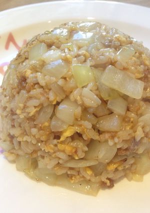 玉ネギ大量消費!玉ネギ丸ごと炒飯☆-レシピのメイン写真