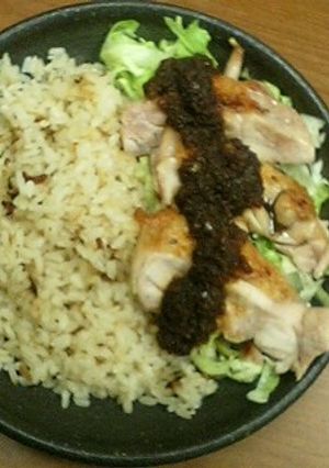 焦がしにんにくでエスニックな鶏丼-レシピのメイン写真