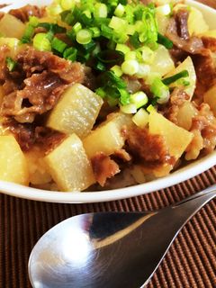 バターと生姜が香る牛肉と大根の味噌煮丼-レシピのメイン写真