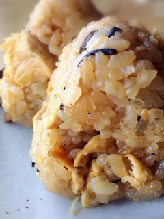 余った煮汁で炊き込み握り飯-レシピのメイン写真