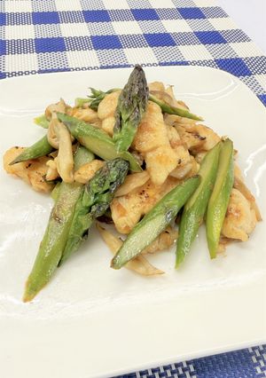 アスパラと鶏ささみの梅肉炒め-レシピのメイン写真