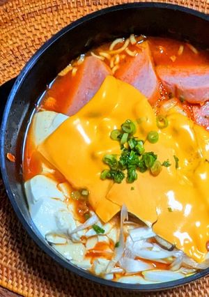 辛ラーメンでブデチゲ-レシピのメイン写真