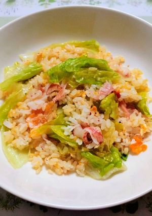 夏休み子供喜ぶ時短昼食夕飯カニカマレタス卵炒飯-レシピのメイン写真