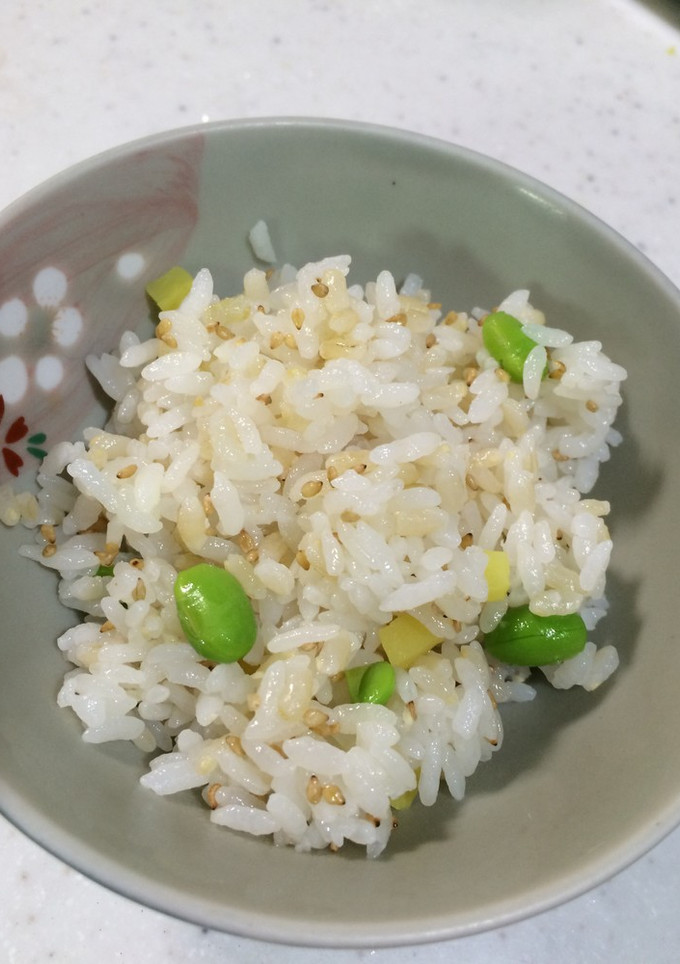 簡単きれい！たくわんと枝豆の混ぜご飯-レシピのメイン写真