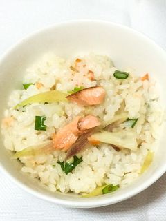簡単!ミョウガと鮭のさっぱり混ぜご飯-レシピのメイン写真