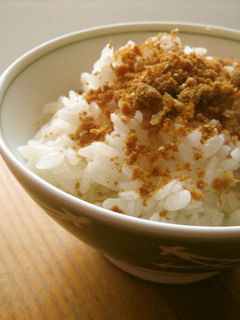 お肉不要でヘルシー♫きなこそぼろふりかけ-レシピのメイン写真