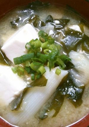 簡単♪朝食　豆腐　長ねぎ　ワカメの味噌汁-レシピのメイン写真
