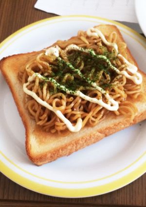 日清焼きそばで焼きそばパン-レシピのメイン写真
