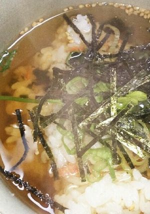 混ぜ込みわかめ(鮭)で簡単お茶漬け-レシピのメイン写真
