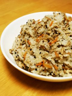 鶏そぼろの美味しい混ぜご飯☆お弁当にも♪-レシピのメイン写真