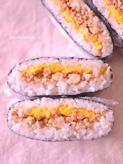 鶏そぼろでおにぎらず-レシピのメイン写真